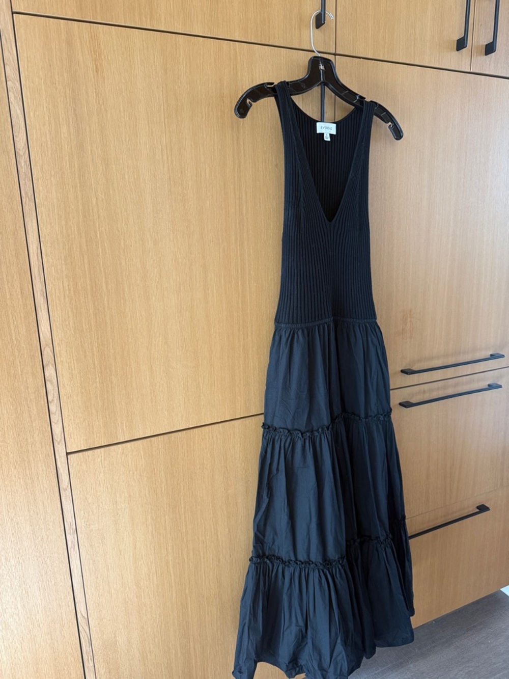 Evereve Arya V Neck Sleeveless Long Black Dress Womens Size Small - Picture 3 of 9
